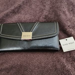 💫HP💫 NWT Nine West Black Wallet with white stiching